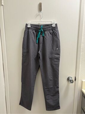 Figs - High Waisted Yola Skinny Scrub Pants - Graphite - Small